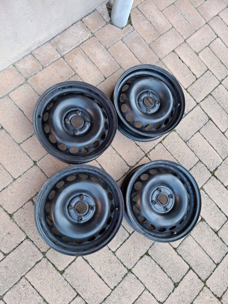 Toyota Aygo lemezfelni gy�ri 15"