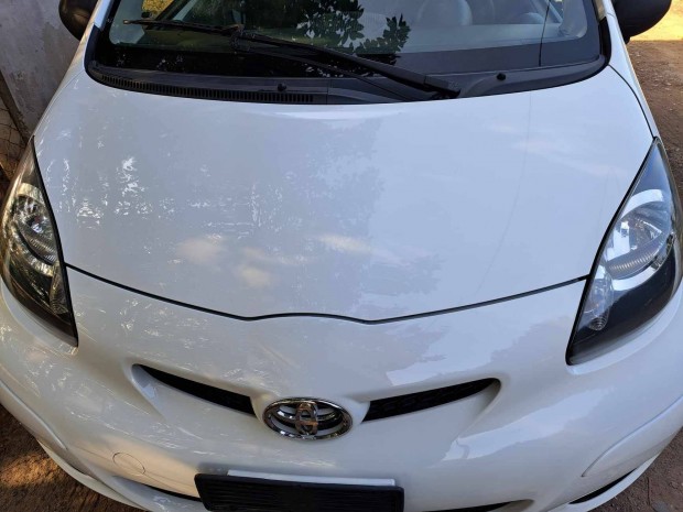 Toyota Aygo motorháztető hibátlan állapotú, 55 000Ft