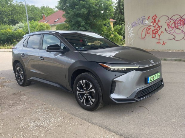Toyota BZ4X AWD csak 8842km