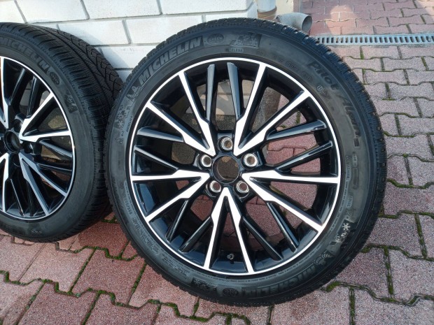 Toyota CHR 18" gyári kerék téi gumival