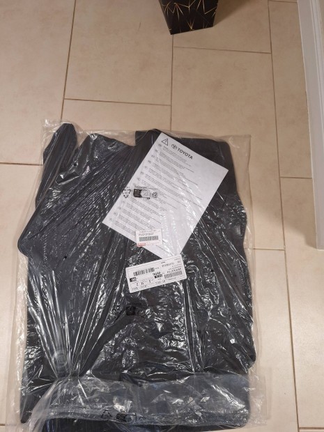 Toyota CHR gy�ri gumisz�nyeg