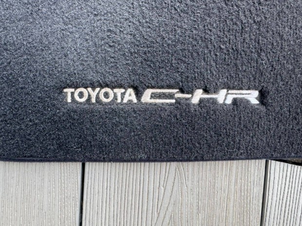 Toyota CH-R gy�ri sz�vetsz�nyeg