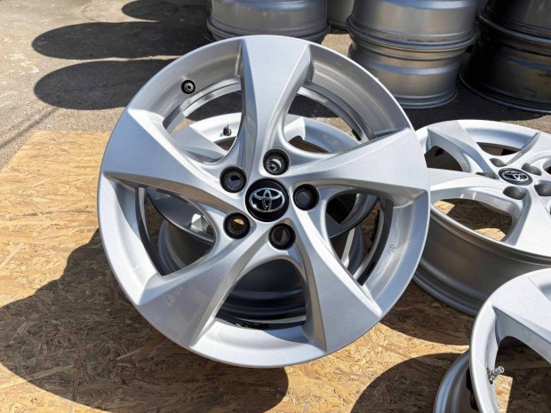 Toyota C-HR 17" 5x114,3 gyári alufelni eladó 17 coll