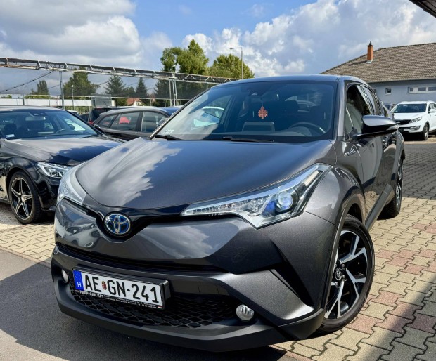 Toyota C-HR 1.8 Hybrid Dynamic e-CVT Végig márk...