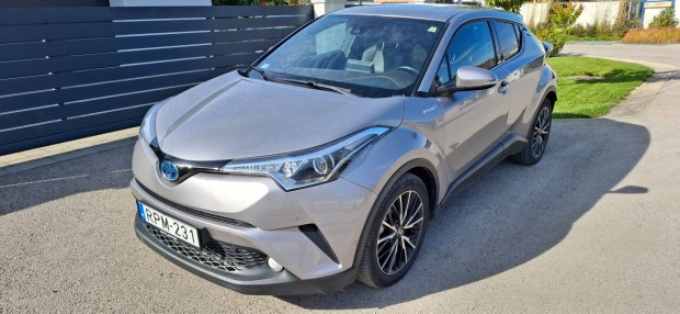 Toyota C-HR 1.8 Hybrid Executive LED e-CVT Navi elad�