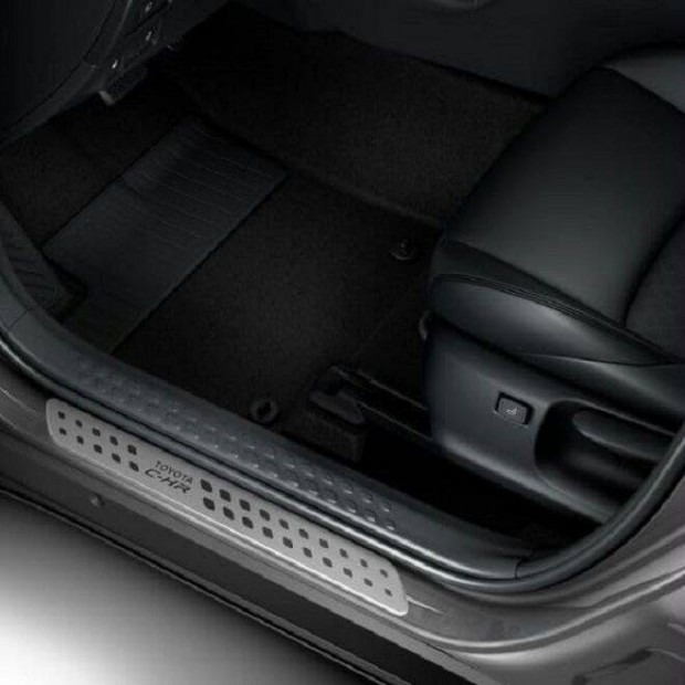 Toyota C-HR Gy�ri Rozsdamentes Ac�l K�sz�bv�d� - �j