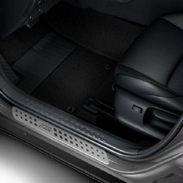 Toyota C-HR Gy�ri Rozsdamentes Ac�l K�sz�bv�d� - �j