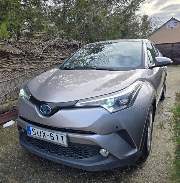 Toyota C-HR hibrid-benzin