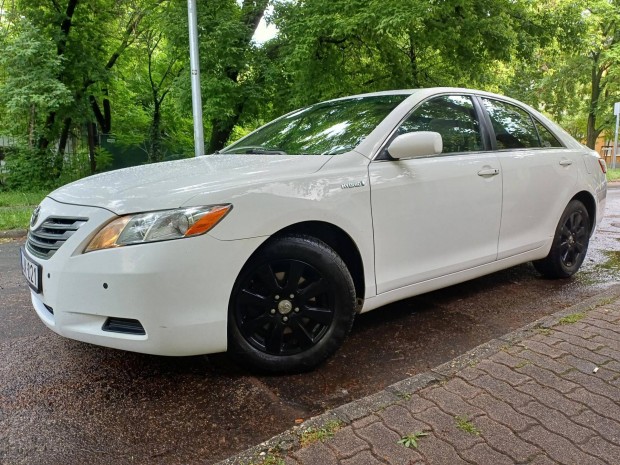 Toyota Camry 2.4 Hybrid (Automata)