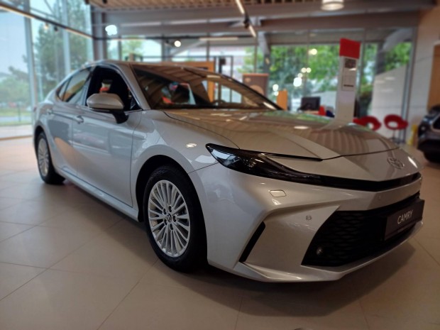 Toyota Camry 2.5 Hybrid Comfort e-CVT Készletről!