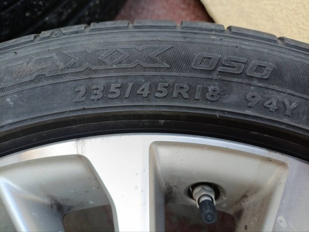 Toyota Camry gy�ri r18' alufelni garnit�ra ny�ri gumival 