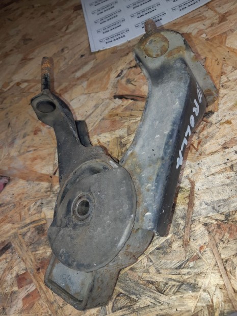 Toyota Corolla 00-06 Hátsó Váltótartó Bak