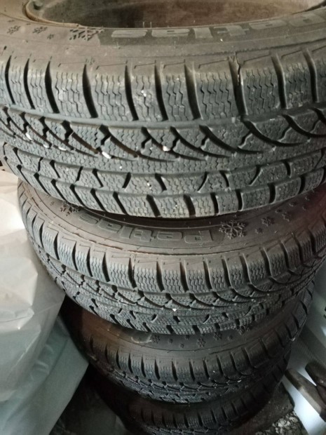 Toyota Corolla 15-s 4x100 lemezfelni Petlas R15 185/65 tli gumikkal