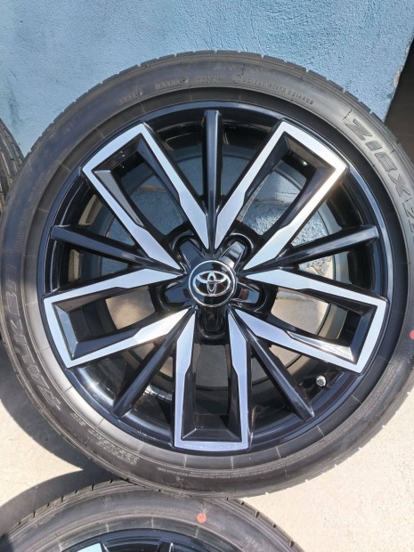 Toyota Corolla 17es Alufelni 225/45r17 Falken Nyárigumival *ár/db