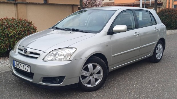 Toyota Corolla 1.6 Luna Magyar - Szervizk�nyv -...