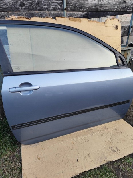 Toyota Corolla 1, 4 vvti jobb első ajtó.