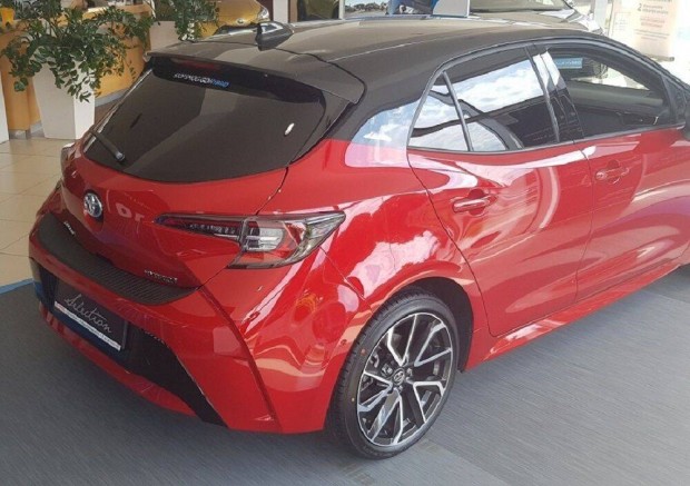 Toyota Corolla 2019- H/B Lökhárítóvédő műanyag