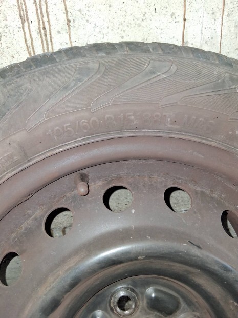 Toyota Corolla 4db felni gumival