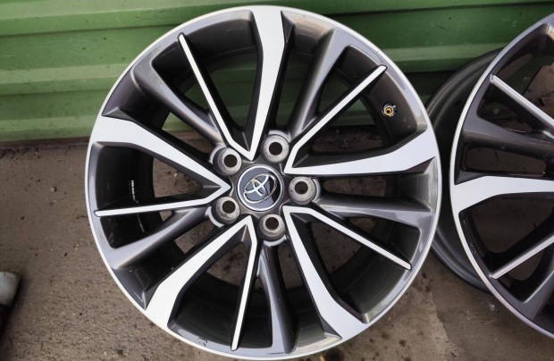 Toyota Corolla Cross Yaris Cross gyári alufelni 5x114,3 17"