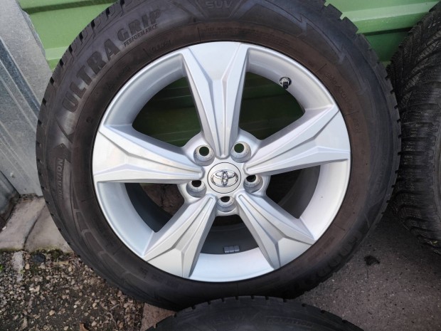 Toyota Corolla Cross chr c-hr gyri alufelni 5x114,3 17"