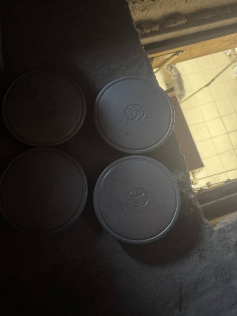 Toyota Corolla E11 gy�ri d�szt�rcsa