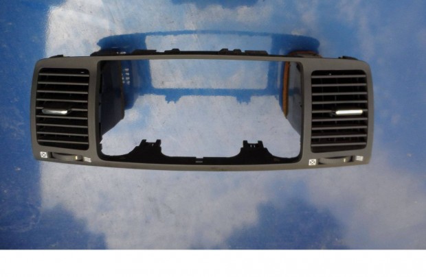 Toyota Corolla(E120/E130/E140/E150) Középső Szellőzőrács Rádiókerettel