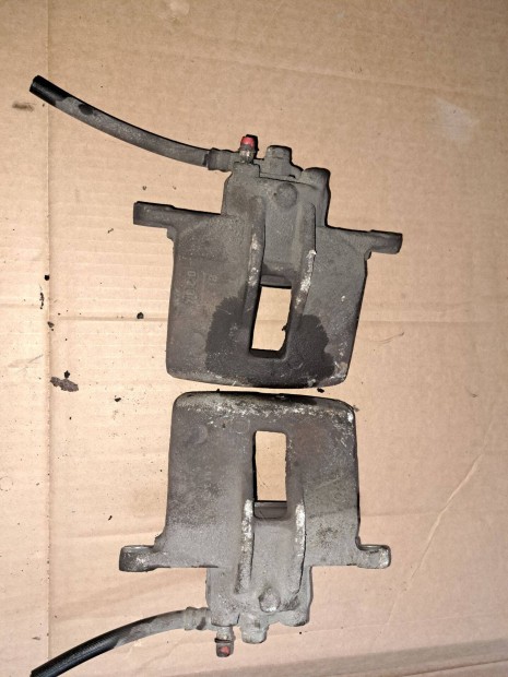 Toyota Corolla E12T Elsö féknyereg jobb, bal oldal