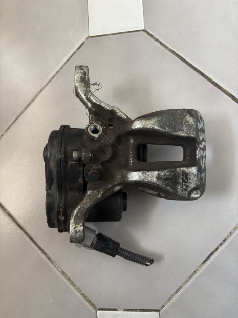 Toyota Corolla E210, C-HR bal hts fknyereg 46310-F4011