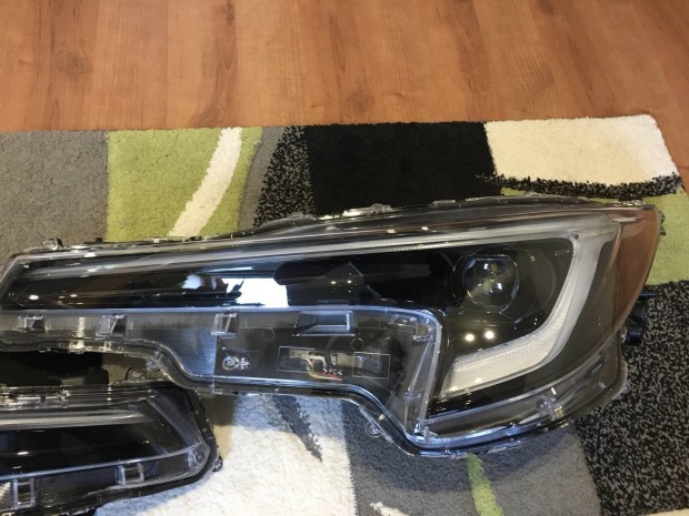 Toyota Corolla E210 bal els� gy�ri f�nysz�r�