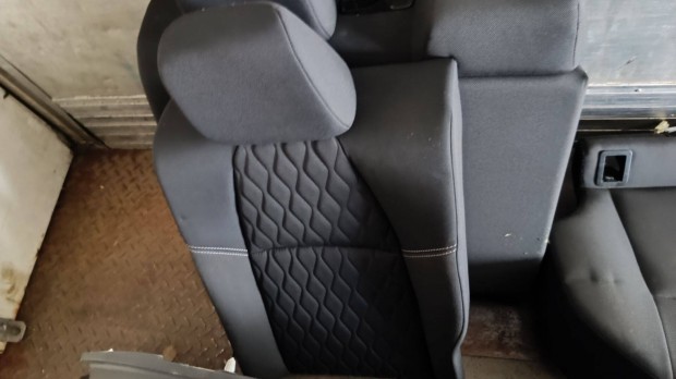 Toyota Corolla E210 csomagtér ajtó, ülés, kárpit
