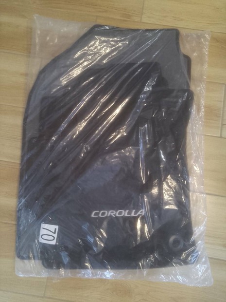 Toyota Corolla E210 sz�nyeg
