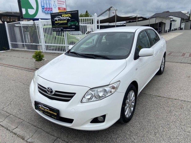 Toyota Corolla Sedan 1.33 Luna S-mentes! Végig...