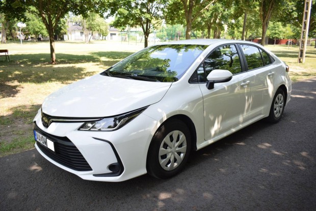 Toyota Corolla Sedan 1.5 Active Magyar! Újszerű!