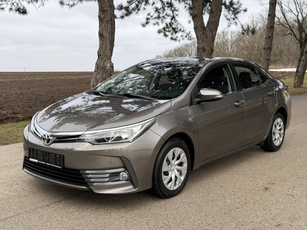 Toyota Corolla Sedan 1.6 Active Comfort 50th An...