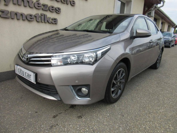 Toyota Corolla Sedan 1.6 Active Comfort Első Tu...
