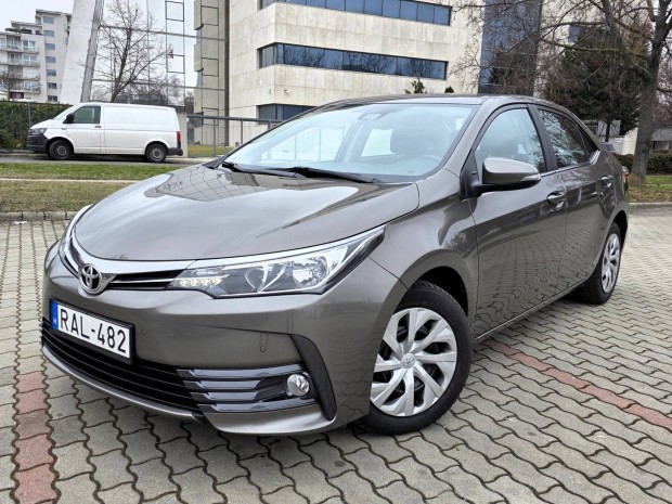 Toyota Corolla Sedan 1.6 Active Trend /Magyaro-...