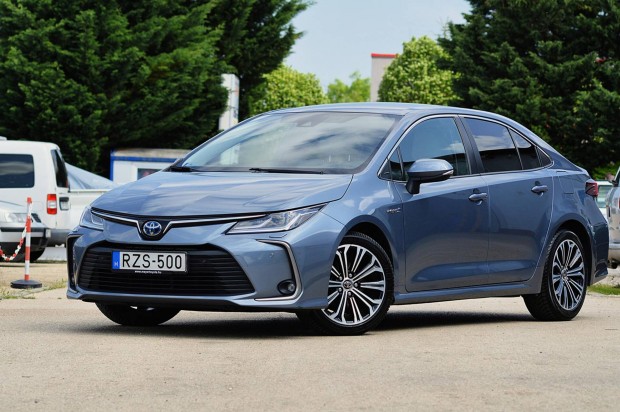 Toyota Corolla Sedan 1.8 Hybrid Comfort Style T...