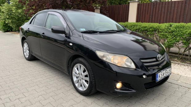 Toyota Corolla Sedan 2.0 D-4D Executive Magyaro...
