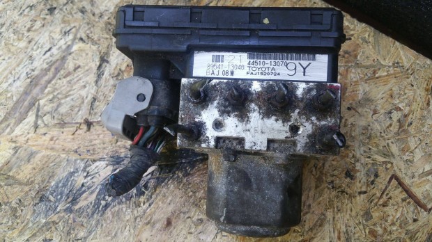 Toyota Corolla Verso 2002-04 2.0 D4D ABS kocka tmb