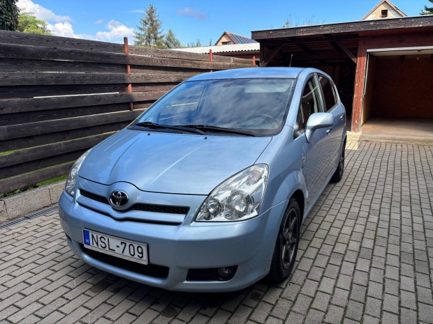 Toyota Corolla Verso 2.2