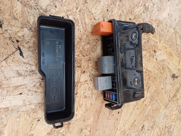 Toyota Corolla Verso ( 2005-2009) 2.2 D-4D Diesel Biztos�t�k T�bla