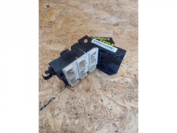 Toyota Corolla Verso ( 2005-2009) 2.2 D-4D Diesel Biztos�t�k T�bla