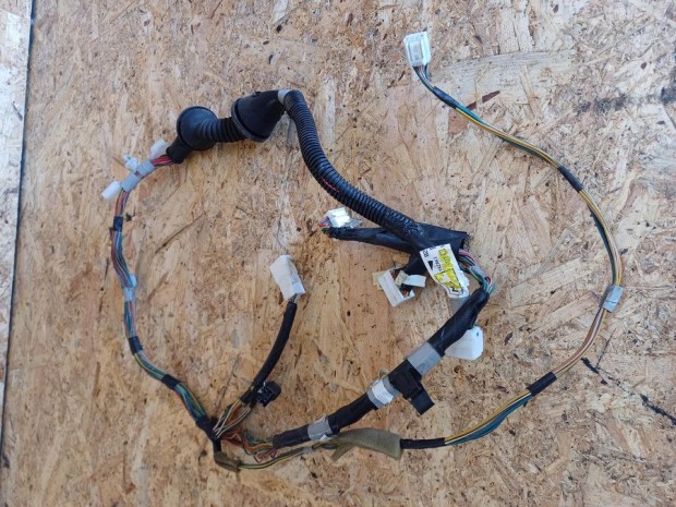 Toyota Corolla Verso ( 2005-2009) Bal Els� Ajt�k�bel K�teg