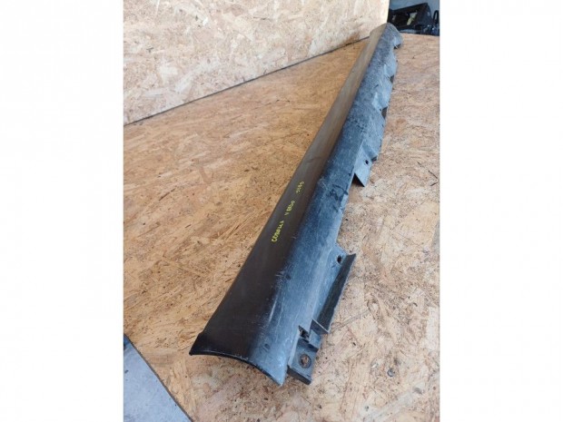 Toyota Corolla Verso ( 2005-2009) Jobb K�sz�b Burkolat