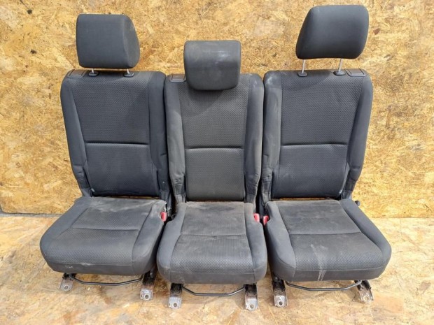 Toyota Corolla Verso ( 2005-2009) Középső Ülés Sor