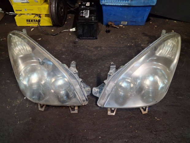 Toyota Corolla Verso f�nysz�r�k 2007-t�l "facelift"