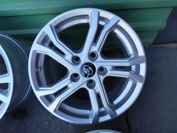 Toyota Corolla Yaris Cross auris alufelni 5x114,3 16"