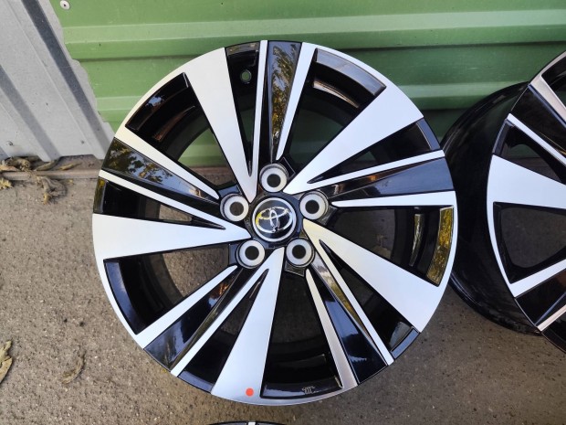 Toyota Corolla, Corolla Cross chr c-hr gyri 5x114,3 17"