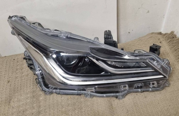 Toyota Corolla (E210) Jobb Fnyszr 8111002t5100