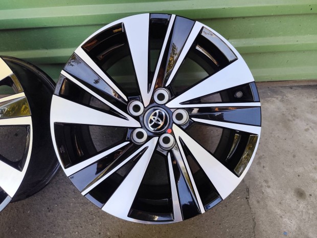 Toyota Corolla , Corolla Cross chr c-hr gyári alufelni 5x114,3 17"